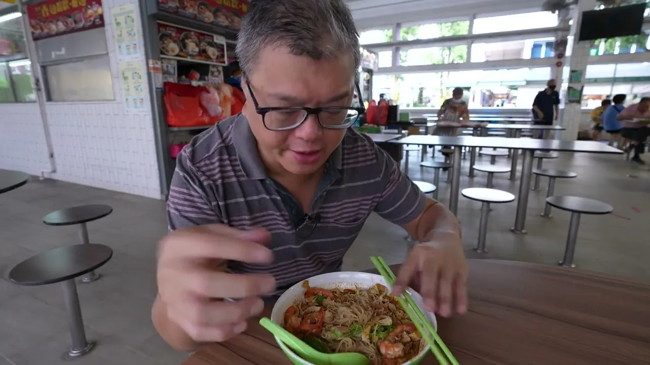 (SHORTS ) Great SARAWAK LAKSA from Zhong Pin Noodle House (Singapore hawker street food)