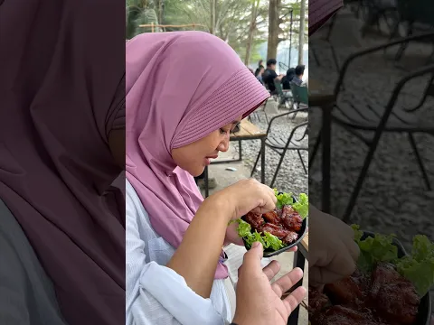 Mbk lia mau makan ayam pedas? Emang boleh ibu hamil makan pedas #shorts