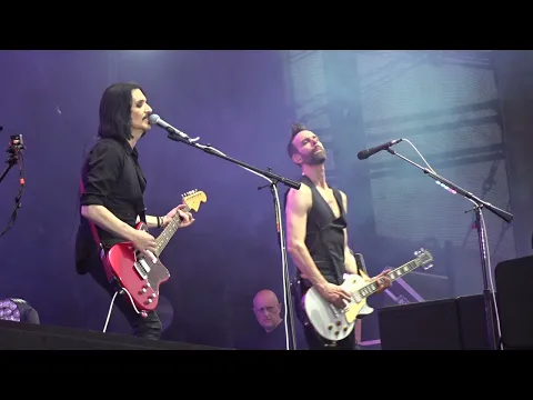 Placebo Surrounded by spies