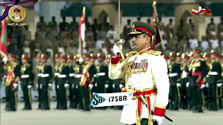 العميد الركن سالم بن خويطر المقبالي لحظة إستأذان جلالته لبدأ العرض العسكري بمناسبة العيد الوطني 48 