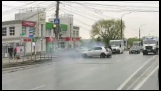 Омичка пострадала от упавшего на нее дорожного знака в районе дома №14 на улице Лукашевича