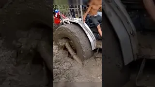 كيفية إخراج الجرار من الطين 