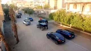 دى السراقنا نورت   موكب قداسة البابا   مجرد انك مريت علينا خدنا بركة دندنها