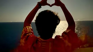 أنا بعشق البحر دندنها