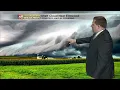 The difference between wall and shelf clouds