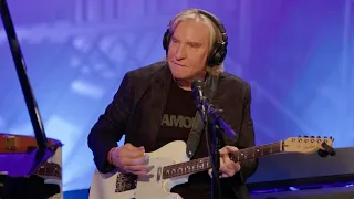 joe walsh shows off his incredible guitar skills