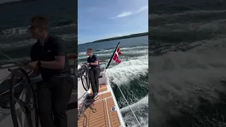 “Wow, you can waterski behind that” – Toby Hodges sailing the new Dragonfly 36 at 19 knots #yachting