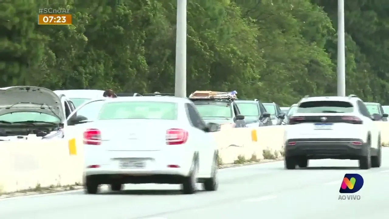 Engavetamento complica trânsito na SC-401, em Florianópolis, na manhã desta segunda-feira