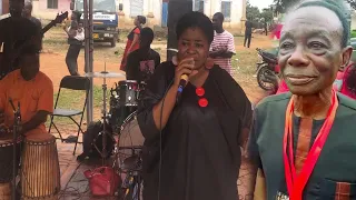 Download Melody Band Singer Ophelia Never Disappointed Watch Her Singing JA Adofo's Song Maame Yaa Dufie MP3