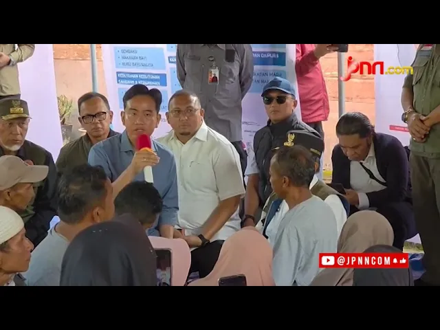 Gibran Tinjau Posko Pengungsian Korban Banjir Bandang Agam - JPNN.com