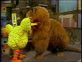 Lagu 1196 - Snuffy Wants to Peer Over Big Bird's Door