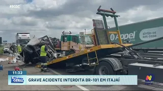 Grave acidente interdita BR-101 e trava trânsito em Itajaí