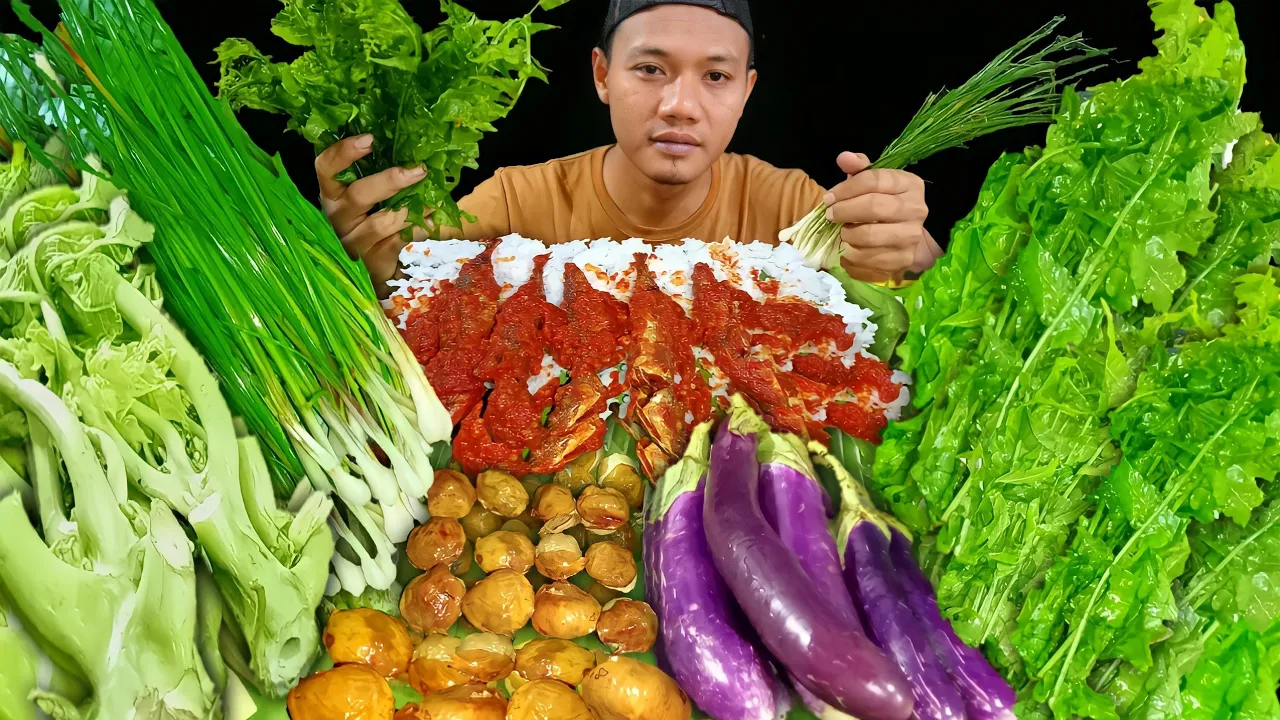 MUKBANG 🛑🛑 lalapan langka kucai +pakis+batang pepaya+jengkol+ terong ungu+balado ikan laut