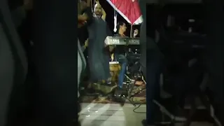 عمر كمال Live اللي مع الله لا بيقع ولاحظ بيفرح فيه اللي مع الله يا جدع محدش يقدر عليه 