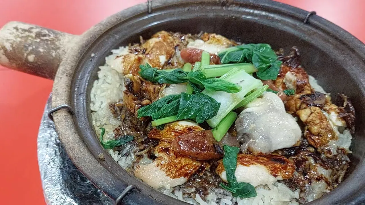 ABC Brickworks Food Centre. Yuan Yuan Claypot Rice. Rice with Chicken & Chinese Sausage in a ClayPot