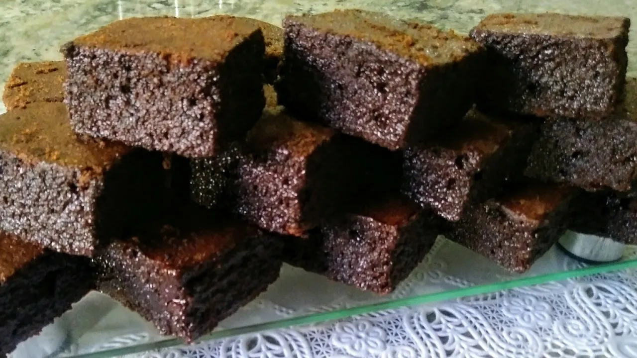 RECEITA DE BROWNIE FÁCIL-MISTUROU,ASSOU TÁ PRONTO