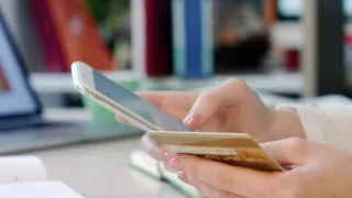 Experts warn of scammers on mobile pay apps