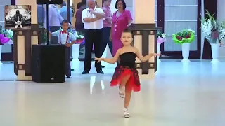 اطفال يرقصون علي اغنيه ياليلي واليلا 