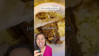 Carne cozida no papel filme