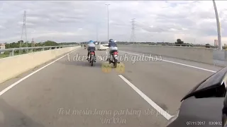 cinta mat moto di atas higway 