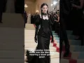 Download Lagu Wednesday Addams schokt het Met Gala!