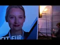 Download Lagu BONUSMATERIAL: Alice für Deutschland-Björn Banane live Cottbus 21.02.25