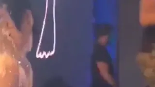 هيفاء وهبي تغني توتة بدون موسيقى استجابة للجمهور في حفل الاسكندرية      دندنها