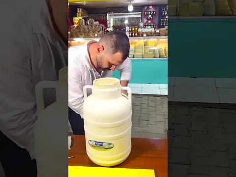 Turkey's chef opening the cheese bottle. ( 🎥@yemekseyerim  )