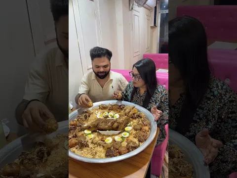 এই রেস্টুরেন্টে নাকি বাসি খাবার সেল করে 😂