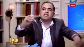 شاهد مدرس يستعرض علي الهواء  المطاوي  التي ضبطها مع التلاميذ دندنها
