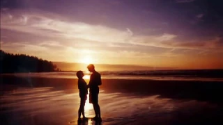 طوني حنا بين الرمل وبين المي 