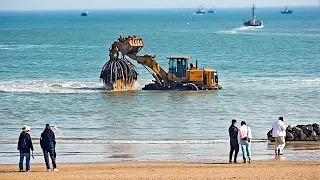 مقاطع غريبة وأحداث غامضة أغرب 60 لحظة لا يمكن تصديقها لولا كاميرات المراقبة 