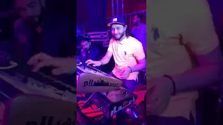 شوف عبسلام لما بيكون رايق بيولع الفرح بي الغيارات والتوزيعات الجديده      دندنها