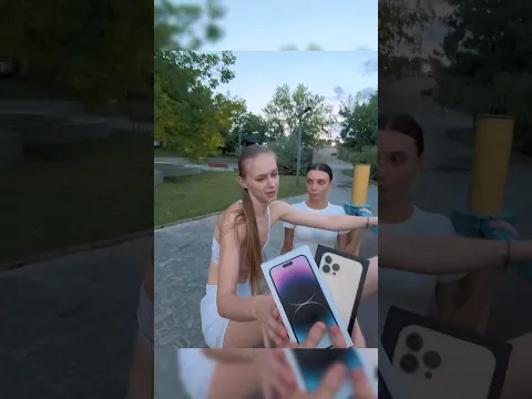 Как думаете она подписана ? #shortsvideo