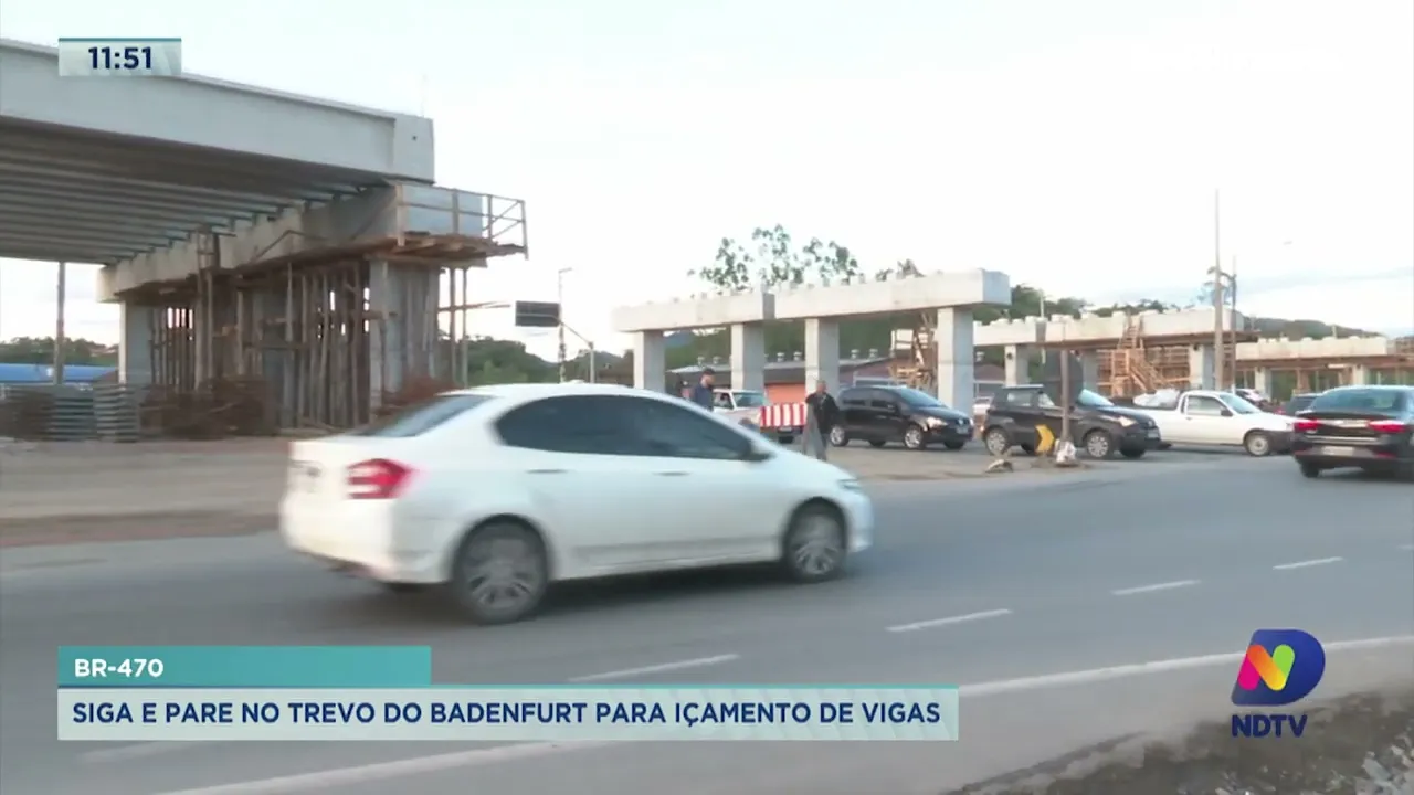BR-470: siga e pare no trevo do Badenfurt para içamento de vigas