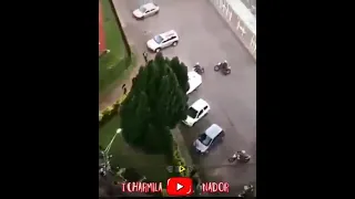 خفيف ظريف شيكور و خلاص اسم الاغنية انا نجري والدوله تجري 