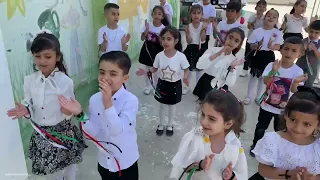 هيك بطيروا العصافير دندنها