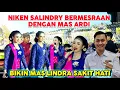 Download Lagu NIKEN SALINDRY BERMESRAAN DENGAN MAS ARDI BIKIN MAS LINDRA SAKIT HATI