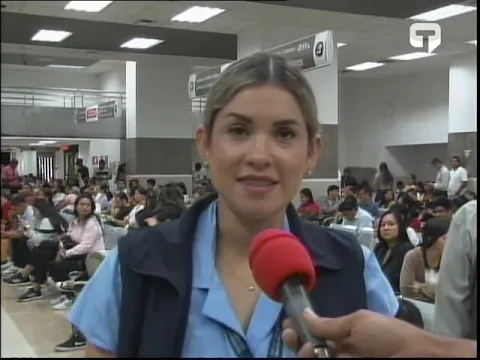 Gran afluencia de personas durante la jornada extendida de pasaportes