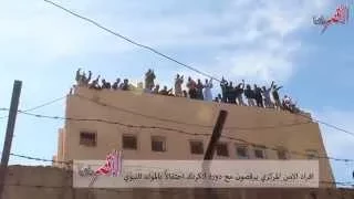 افراد الامن المركزي يرقصون علي انغام في الجيش يا دفعة مع أهالي الكرنك احتفالا بالمولد النبوي 