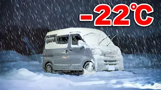 Living in a frigid -22℃(-7.600000℉) car right after delivery | Smallest camper[SUB]