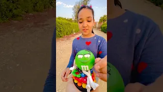 اكلت كل اللبان والكيت الطفل الحزين 