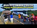 Download Lagu Bus AKAP Kenak Tombak, Truck Rusak Melintang Menutupi Jalan