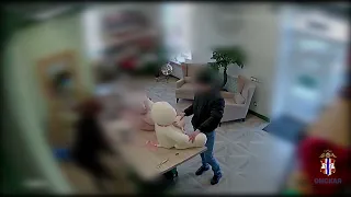 29-летний омич украл медведя из цветочного магазина