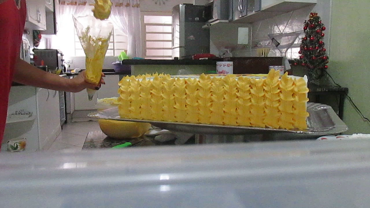 Quer aprender a fazer gelo falso para a decoração do seu bolo? Então assista esse vídeo!