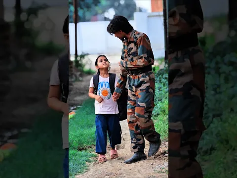 फौजी की बच्ची को पकड़ लिया😭💗 Indian army#youtubeshorts #emotional #viral #armystatus
