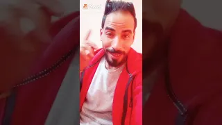 يا صاحبي عيب مش كدا بتعض لية ايدي 