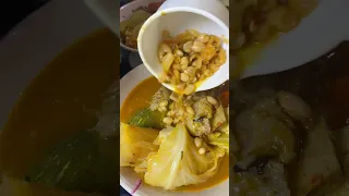sopa de frijoles blancos con el tip de los frijoles y la costilla queden súper blandos