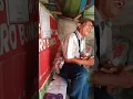 Se orang tukang buah ber suara merdu