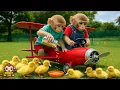 Download Lagu Touching Moments of Monkeys YiYi and YinYin Taking Care of a Large Brood of Ducklings